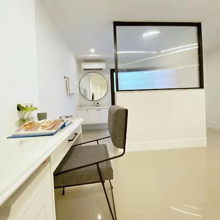 Loewys Home Tanjung Duren Jakarta Barat Exterior photo