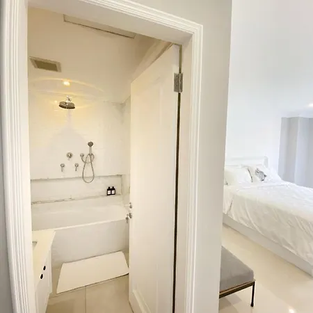 Loewys Home Tanjung Duren Jakarta Barat Exterior photo