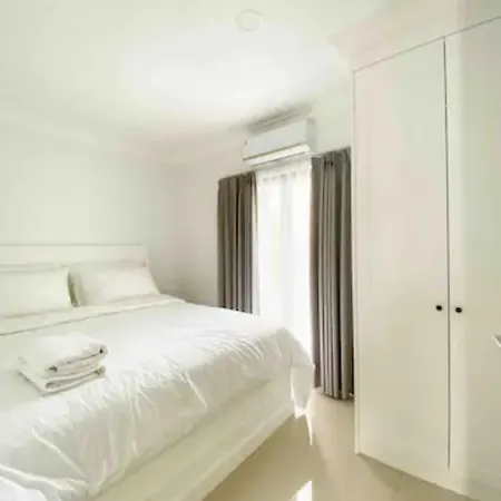 Loewys Home Tanjung Duren Jakarta Barat Exterior photo