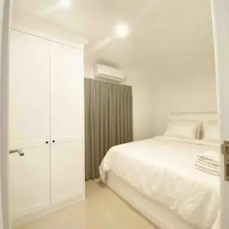 Loewys Home Tanjung Duren Jakarta Barat Exterior photo